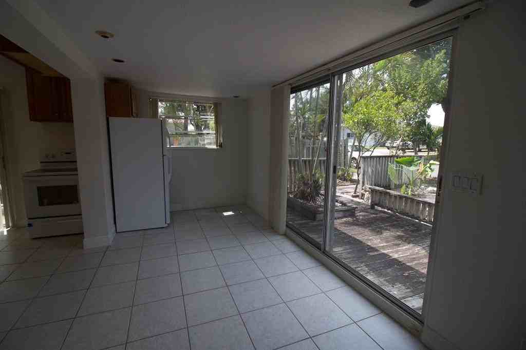 909 Northeast 12th Avenue #C