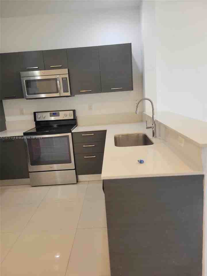 3417 Northwest 13th Street - Photo 2 of 18