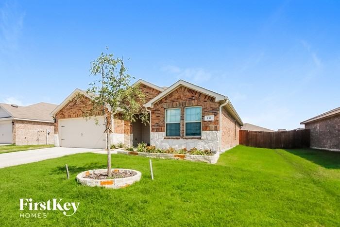 711 Meadow Creek Ln - Photo 2 of 15