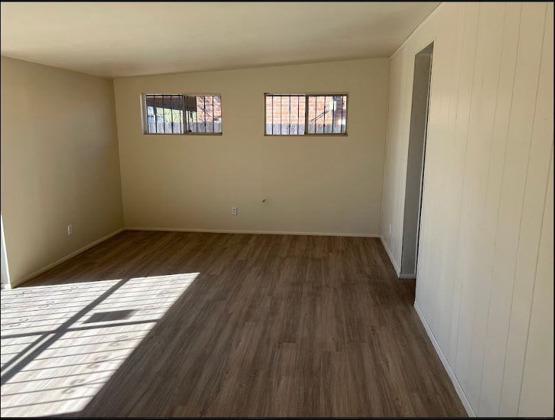 1621 W Kilburn St #1 - Photo 3 of 4