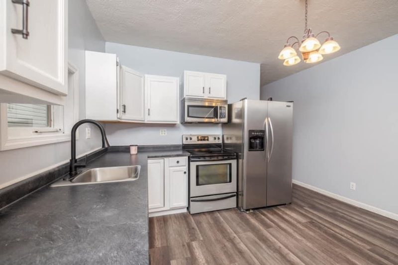 310 N 4th St - Photo 2 of 12