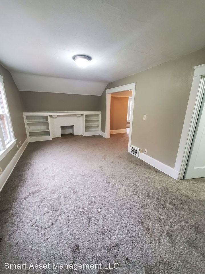 6517 Milwaukee Ave - Photo 3 of 11