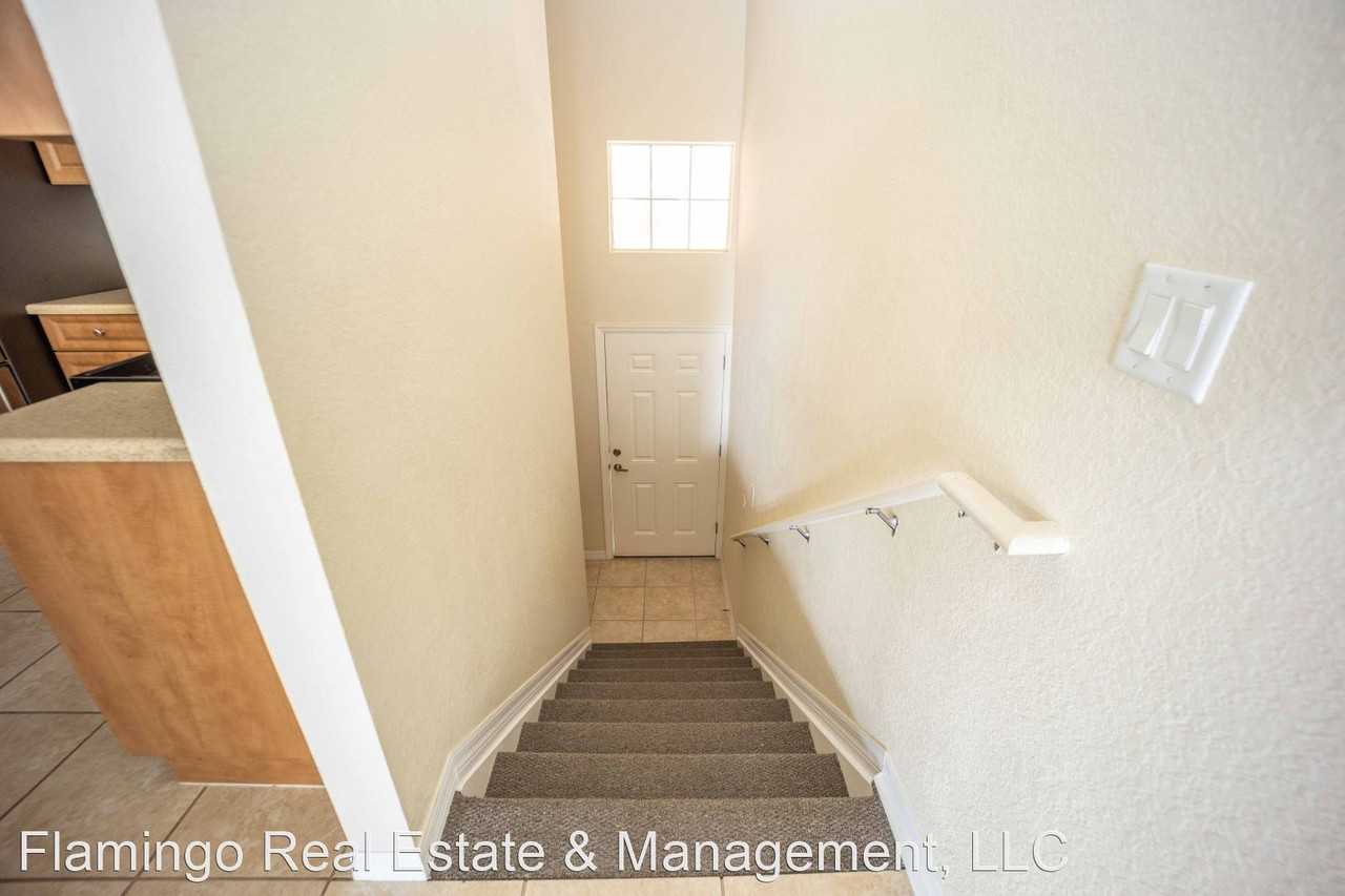 5277 Bowline Ct - Photo 3 of 32