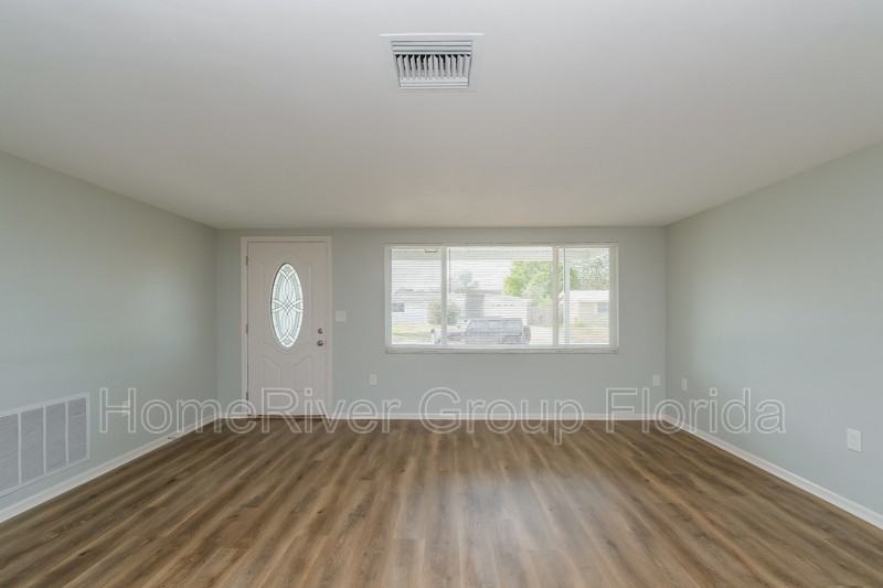 11732 Enterprise Dr - Photo 2 of 17