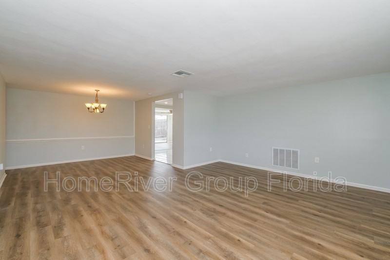 11732 Enterprise Dr - Photo 3 of 17