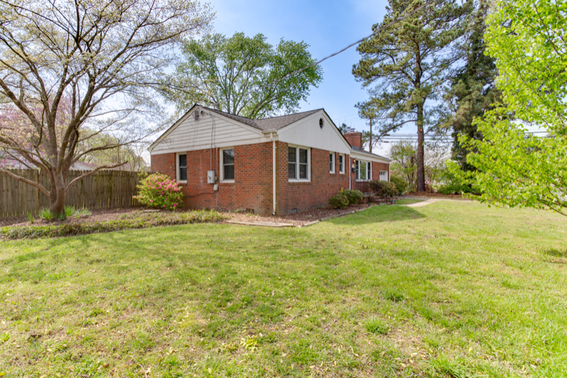 45 Saint Albans Dr - Photo 3 of 34