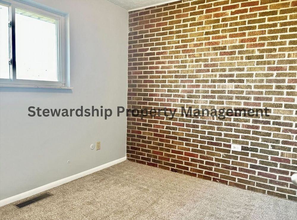 15253 Lincoln Way W - Photo 2 of 10