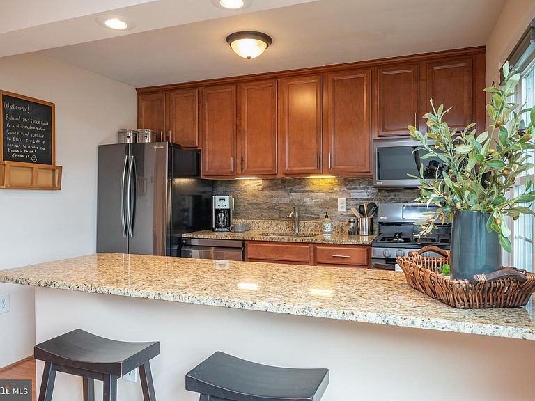 6726 W Wakefield Dr #C2 - Photo 3 of 30