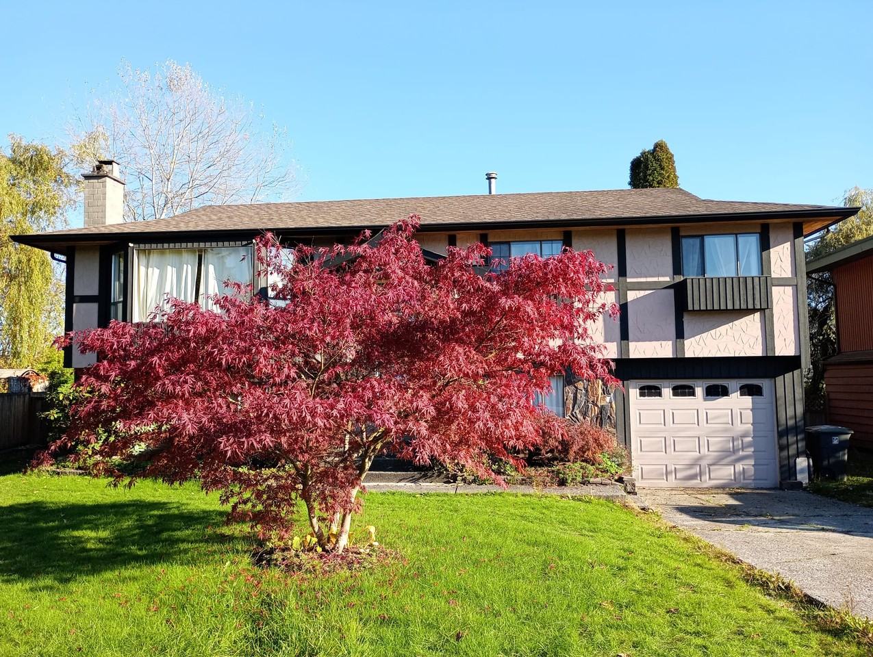11458 Wildwood Crescent - Photo 3 of 6