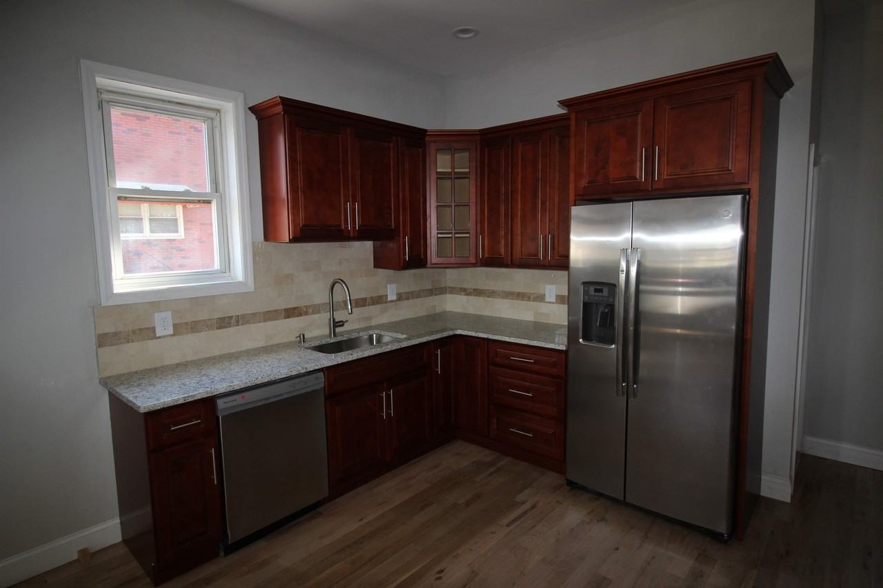 299 Piaget Ave #299 - Photo 3 of 15