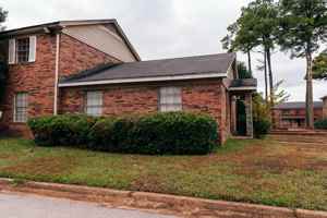 featured image of 3135 Ashwood St Apt 1