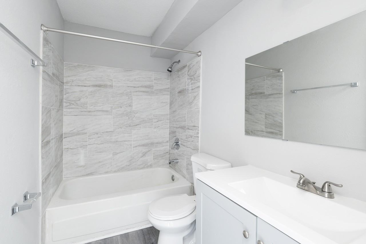 3135 Ashwood St Apt 1 #3135-01 - Photo 7 of 7