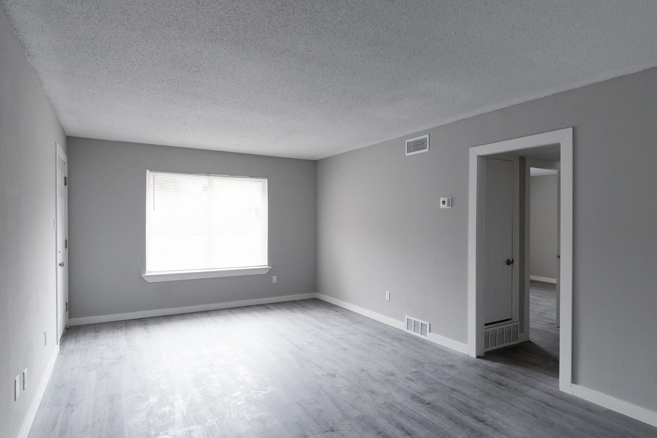 3141 Ashwood St Apt 4 #3141-04 - Photo 3 of 5