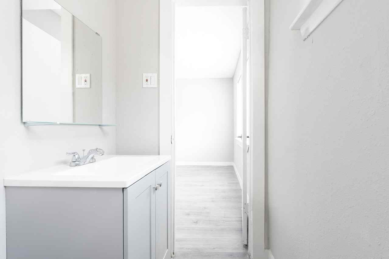 3141 Ashwood St Apt 4 #3141-04 - Photo 4 of 5