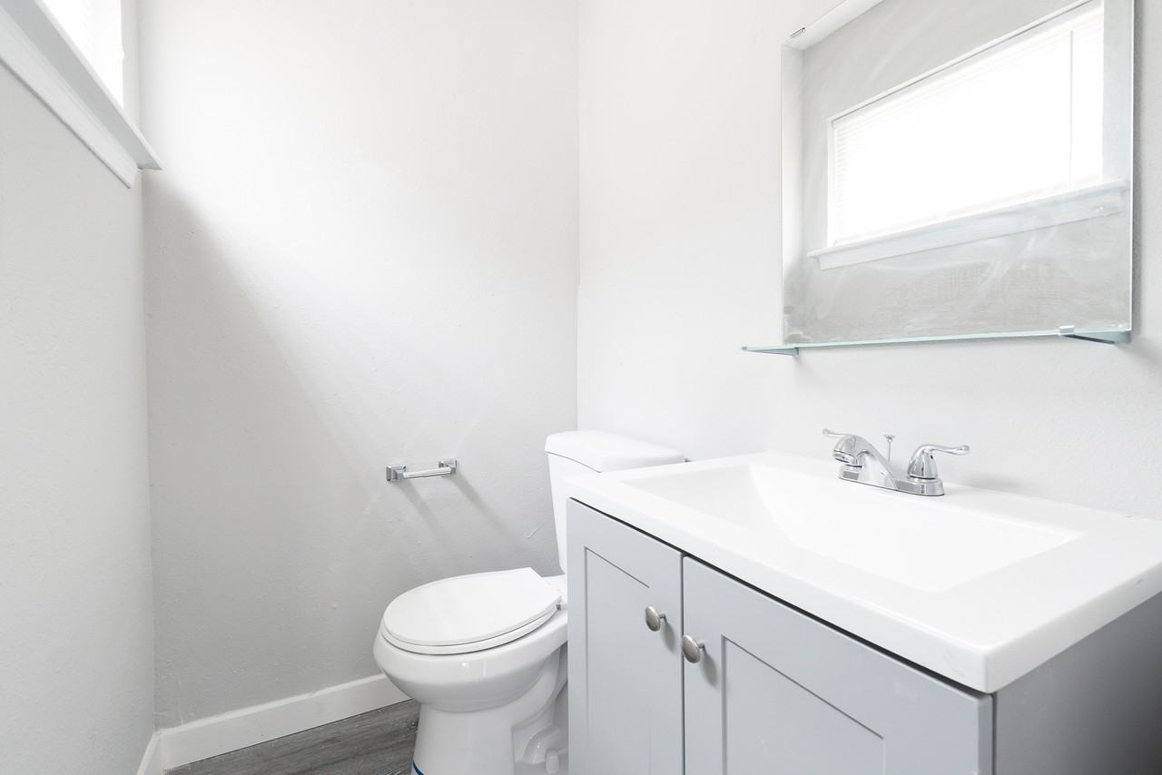 3141 Ashwood St Apt 4 #3141-04 - Photo 5 of 5