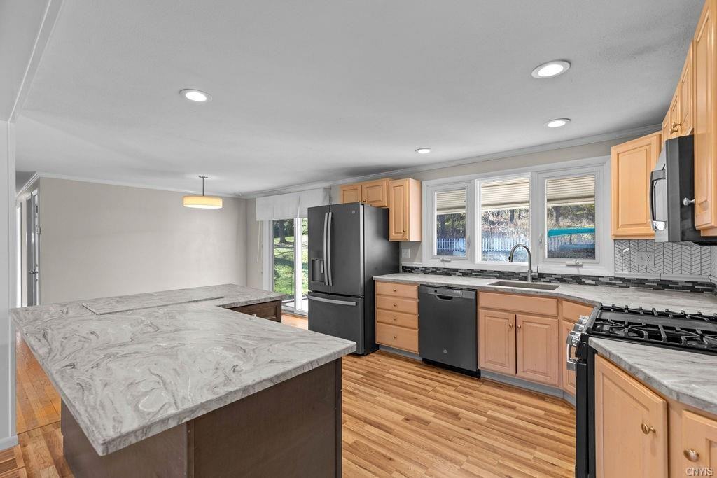 8 S Ten Eyck Ave - Photo 2 of 21