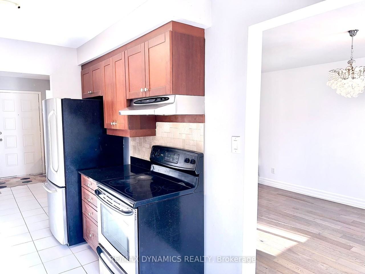 232 Avenue Road - Photo 2 of 6