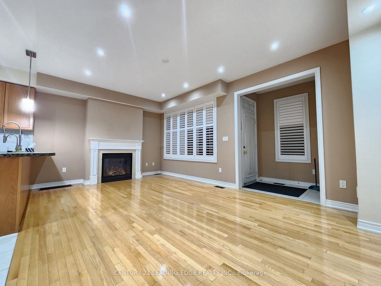 10504 Victoria Square Boulevard - Photo 2 of 20