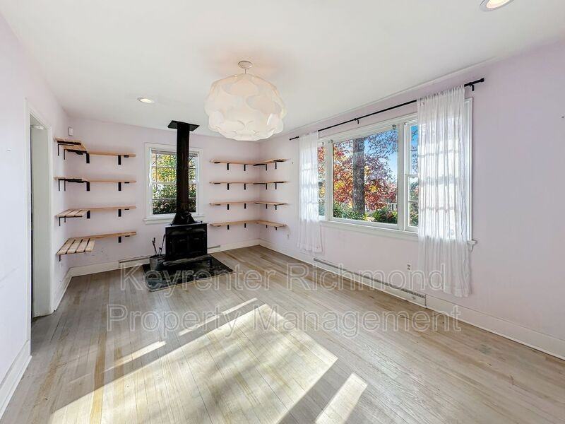 5232 Media Rd - Photo 3 of 12