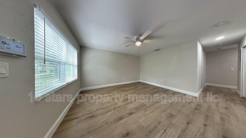 10002 Takomah Trl - Photo 3 of 44
