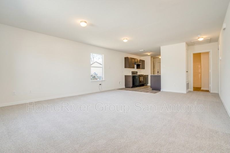 1439 Barclay St - Photo 2 of 18
