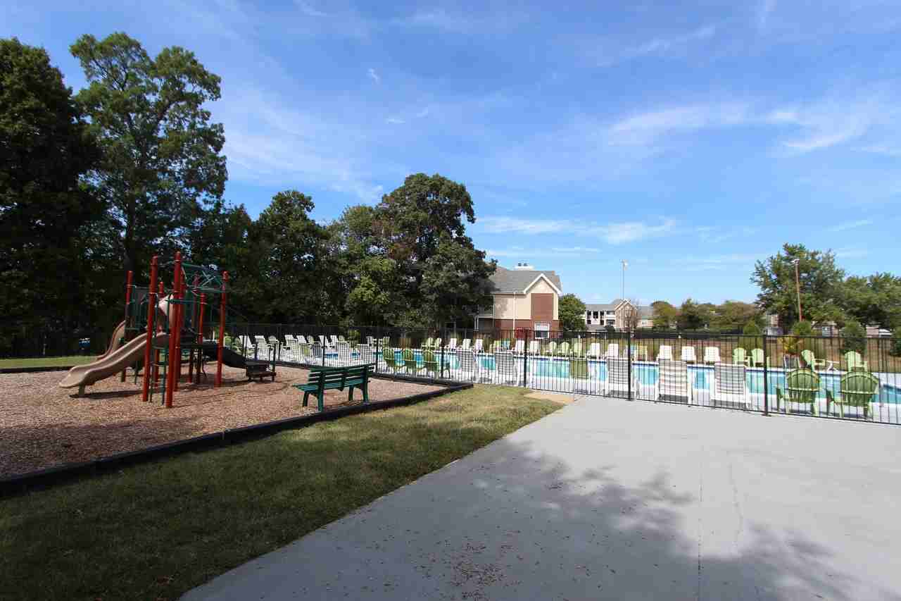 The Commons at Cowan Boulevard Apartments 2352 Cowan Blvd