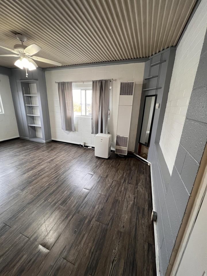 100 North Summit Avenue - Photo 3 of 14