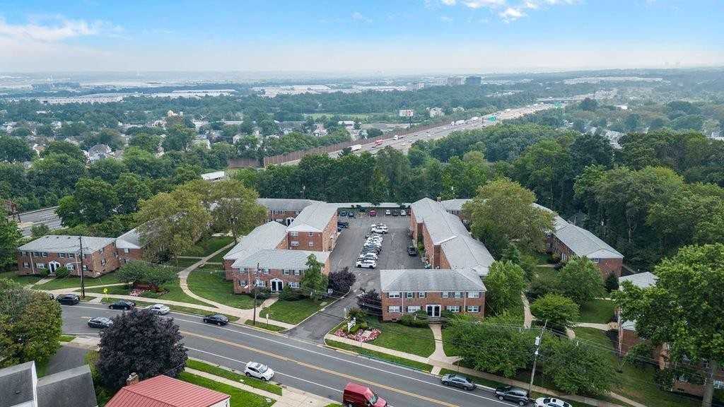 Grandview Gardens - Photo 6 of 33