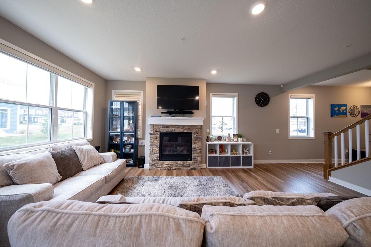 18371 Glastonbury Dr #1 - Photo 3 of 33