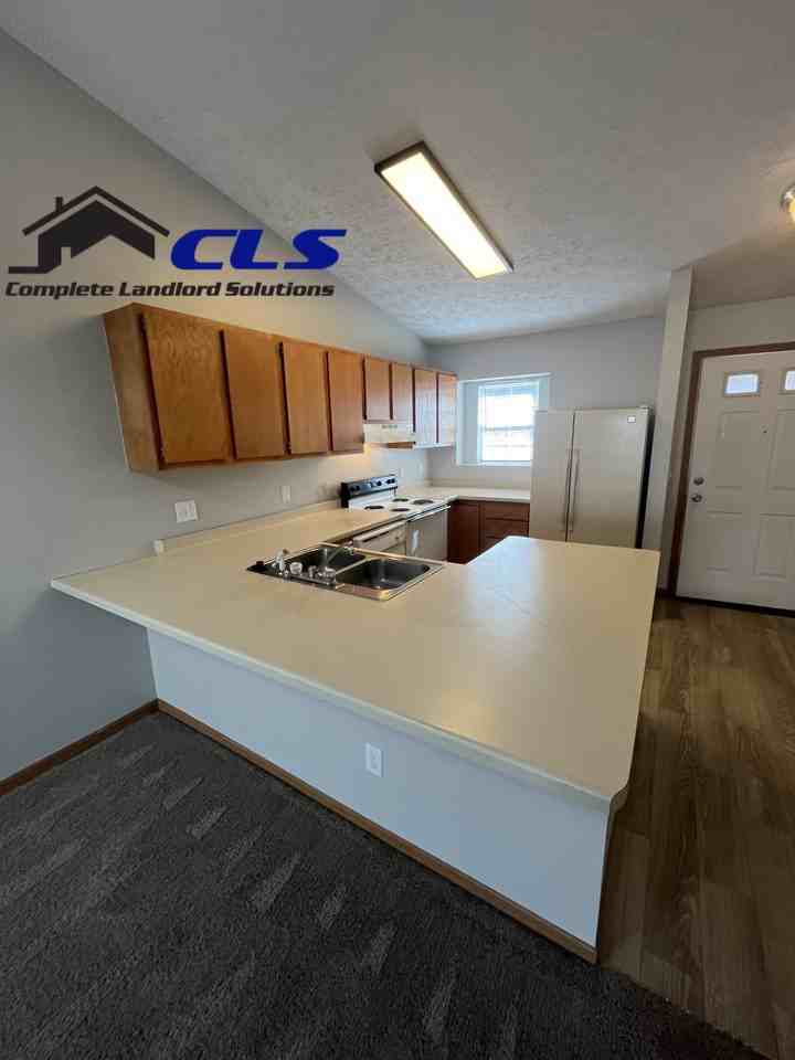 582 College Ave - Photo 2 of 7