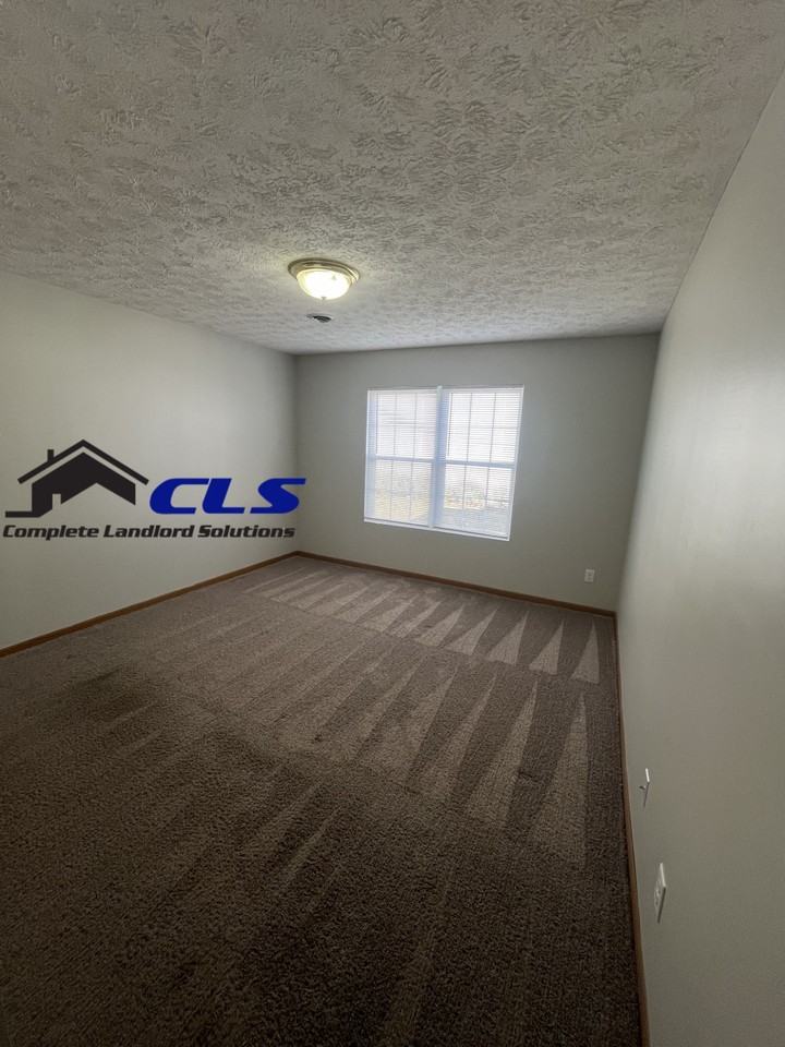 582 College Ave - Photo 3 of 7