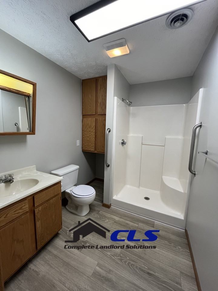 582 College Ave - Photo 5 of 7