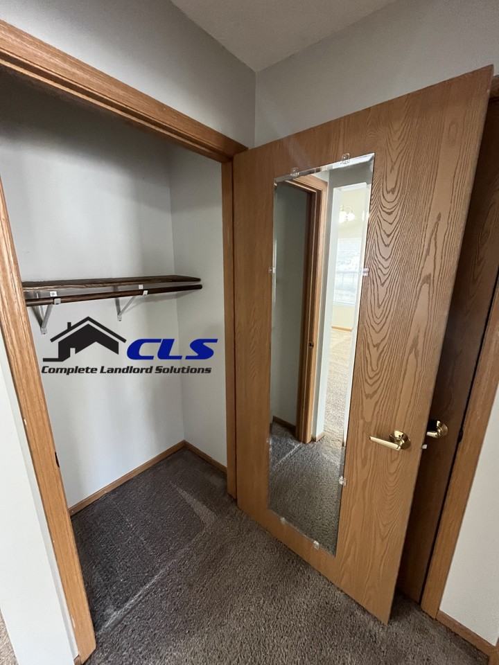 582 College Ave - Photo 6 of 7