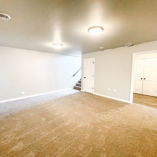825 United Dr #1 - Photo 2 of 10