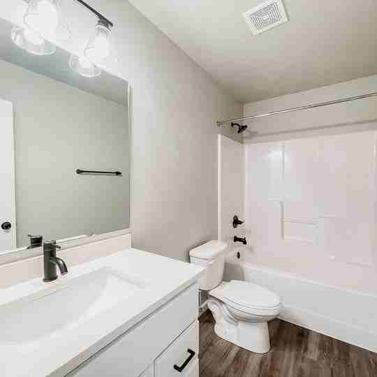 825 United Dr #1 - Photo 3 of 10