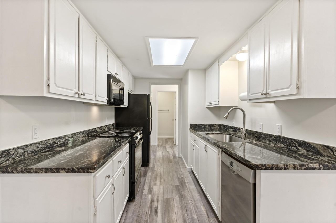 302 Pleasant St #1 - Photo 5 of 22