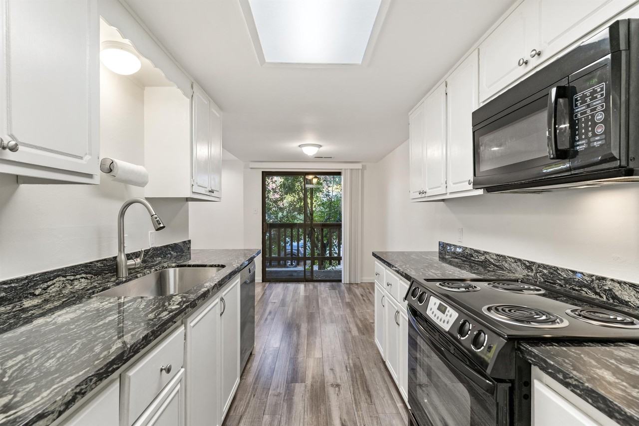 302 Pleasant St #1 - Photo 7 of 22