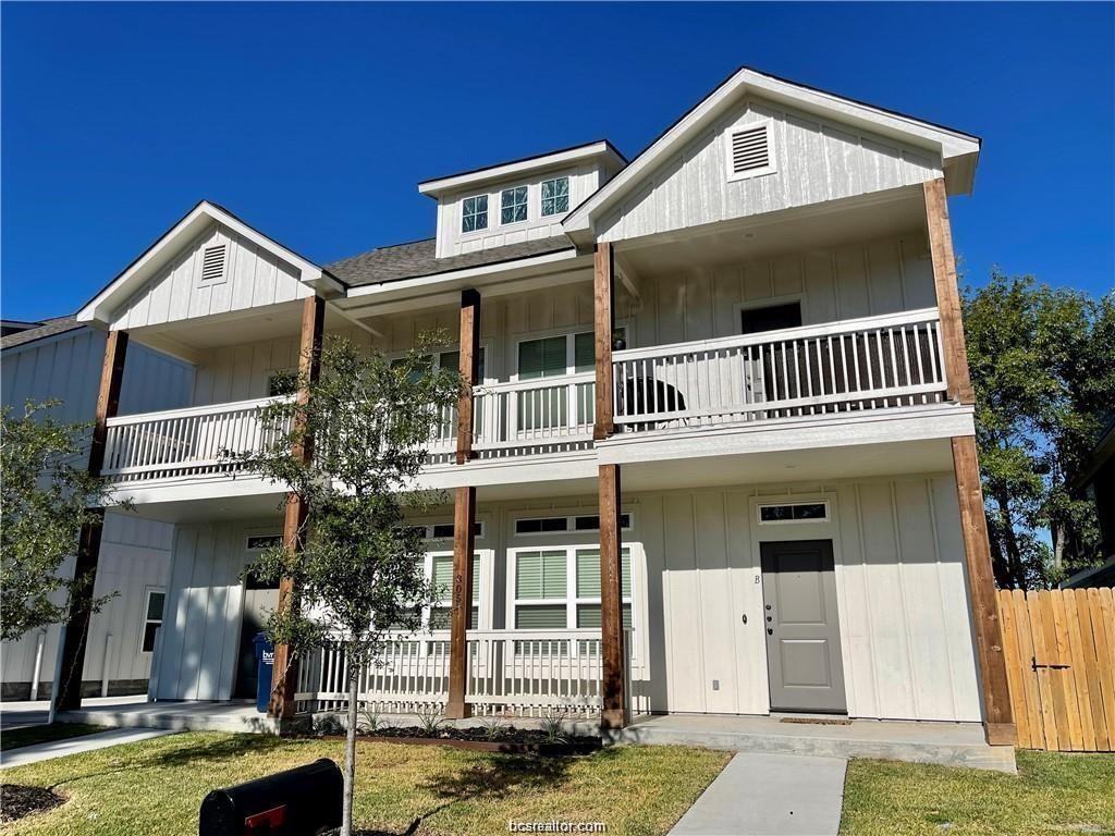 305 Poplar St - Photo 3 of 12