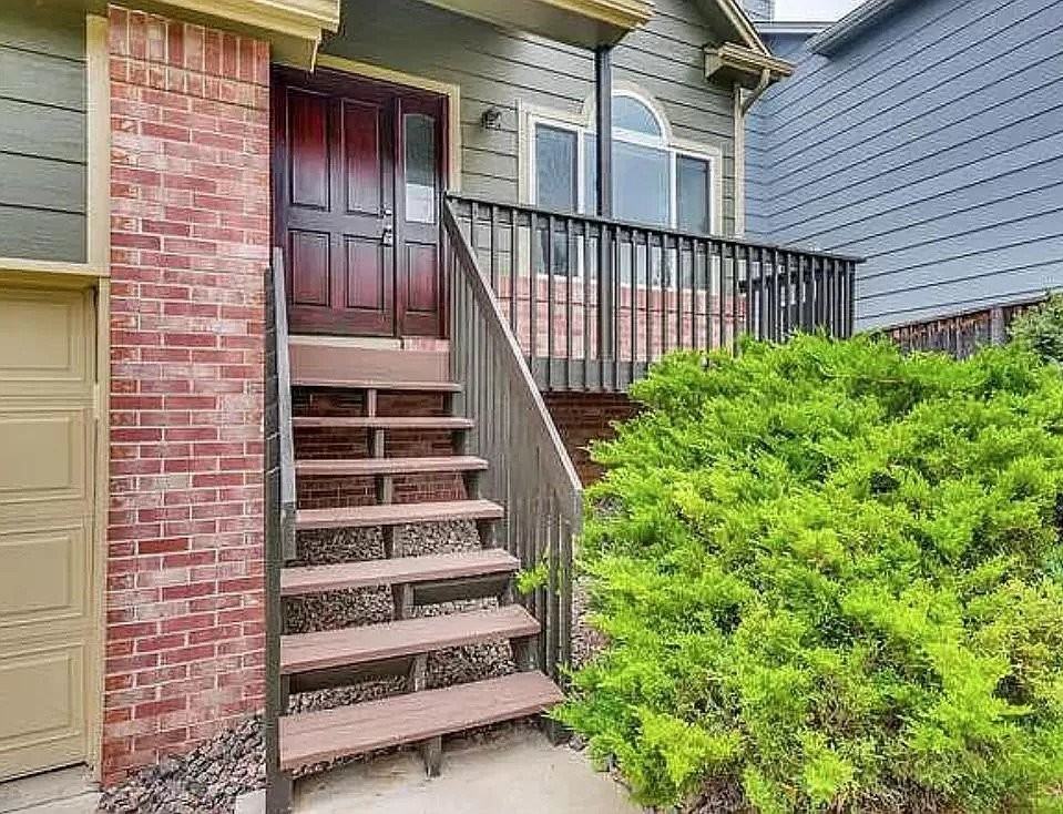670 Somerset Dr - Photo 2 of 28