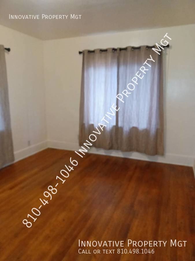 2541 Tyrone St - Photo 3 of 19