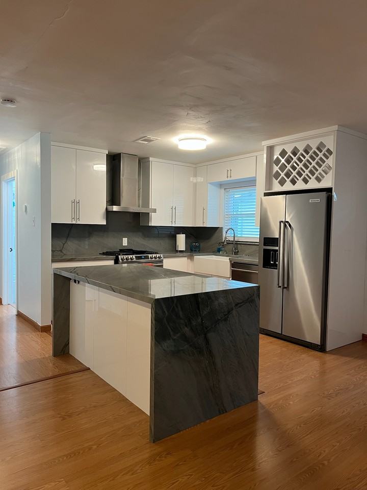 1318 Broadmoor Dr #1 - Photo 3 of 20