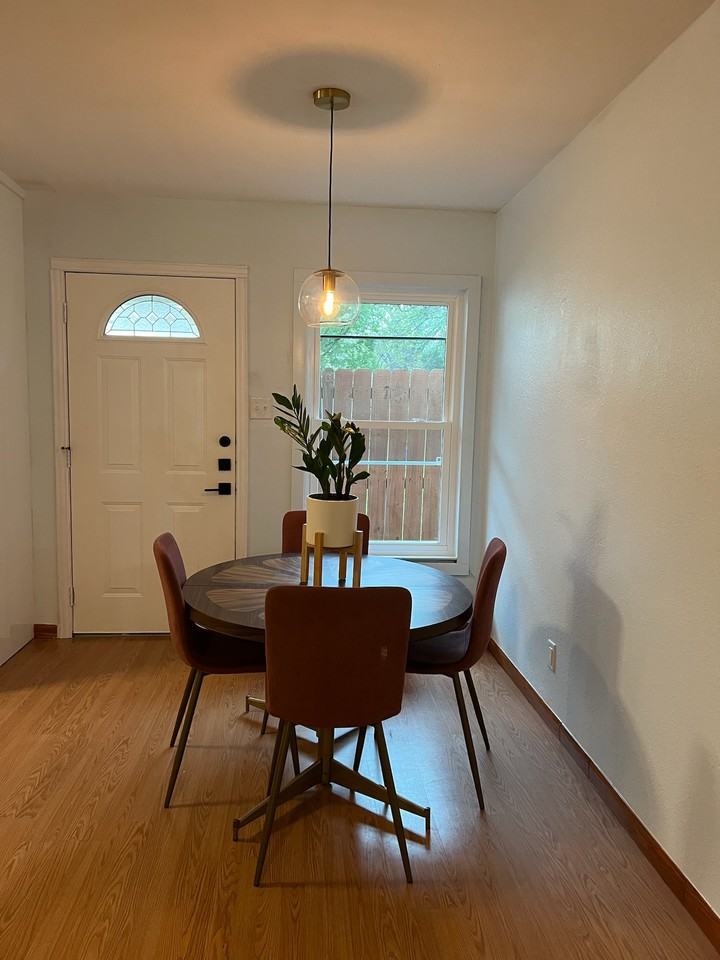1318 Broadmoor Dr #1 - Photo 5 of 20