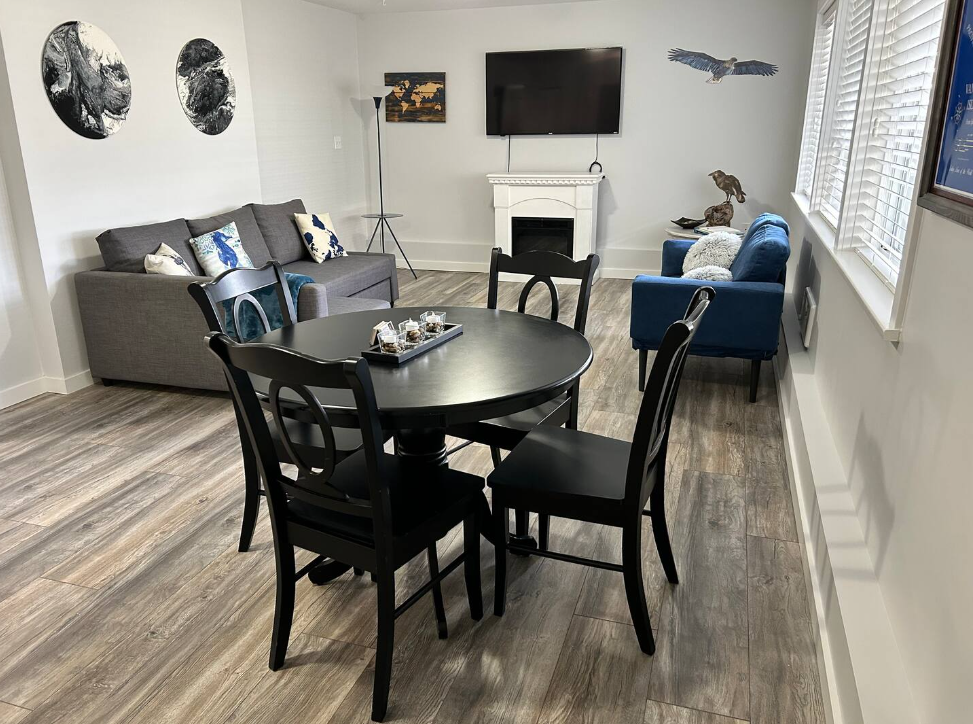 611B Colwyn St #1 - Photo 3 of 10