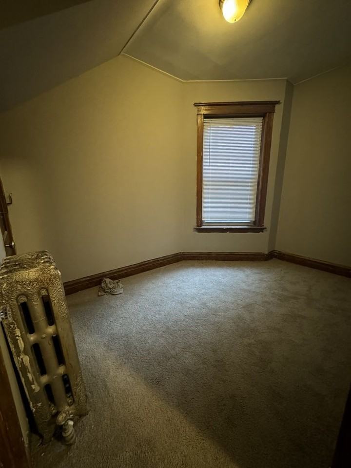 5531 S Wood St - Photo 3 of 7