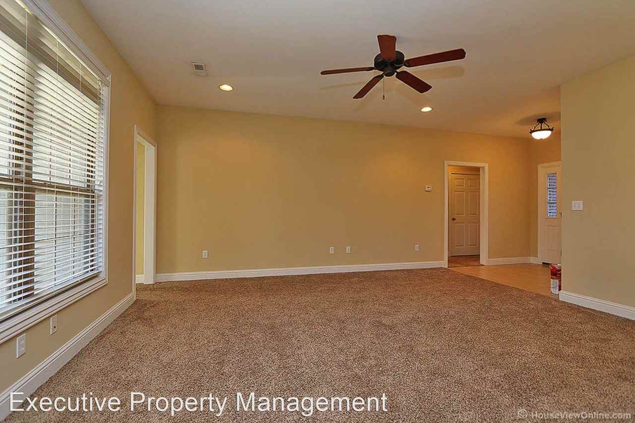 4633/4635 Greenwood Circle - Photo 2 of 16