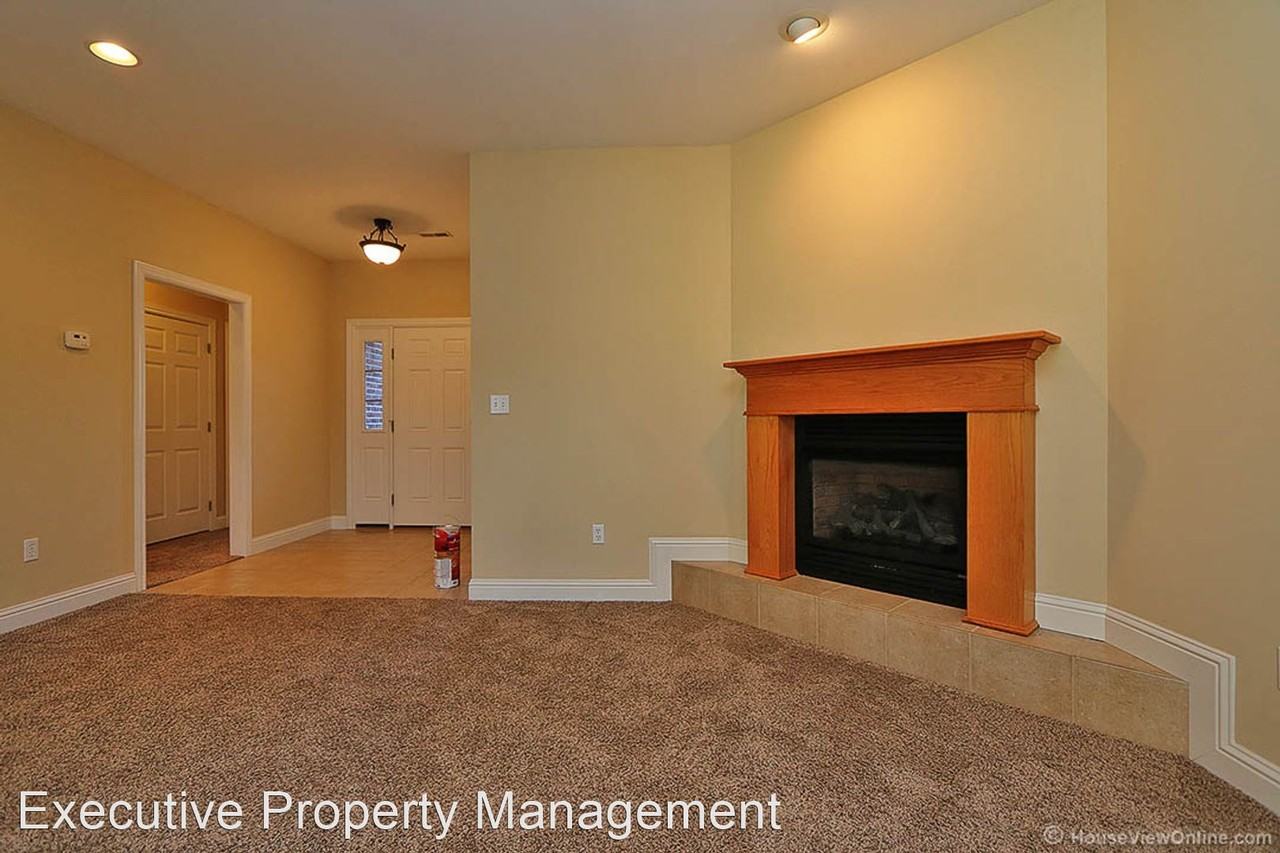4633/4635 Greenwood Circle - Photo 3 of 16