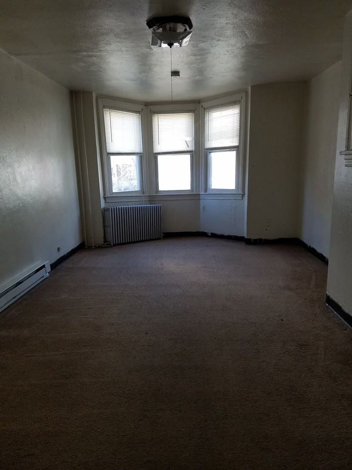 660 W. CLARKE AVENUE - Photo 2 of 5