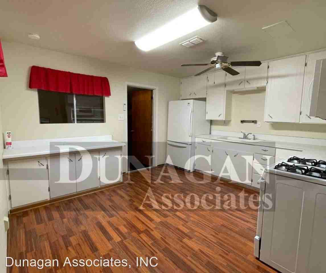 2001 Georgia St - Photo 2 of 12