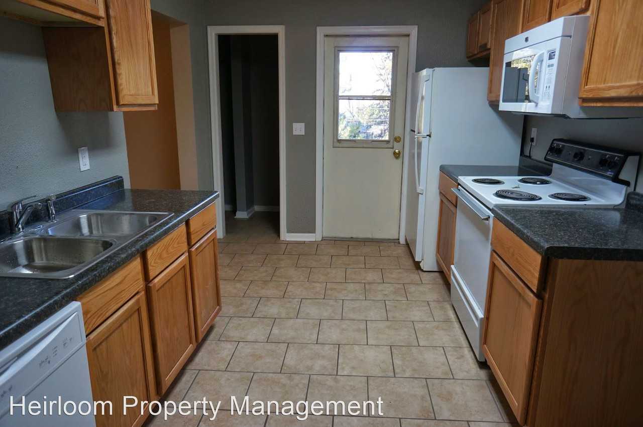 828 E 6th St - Photo 2 of 28