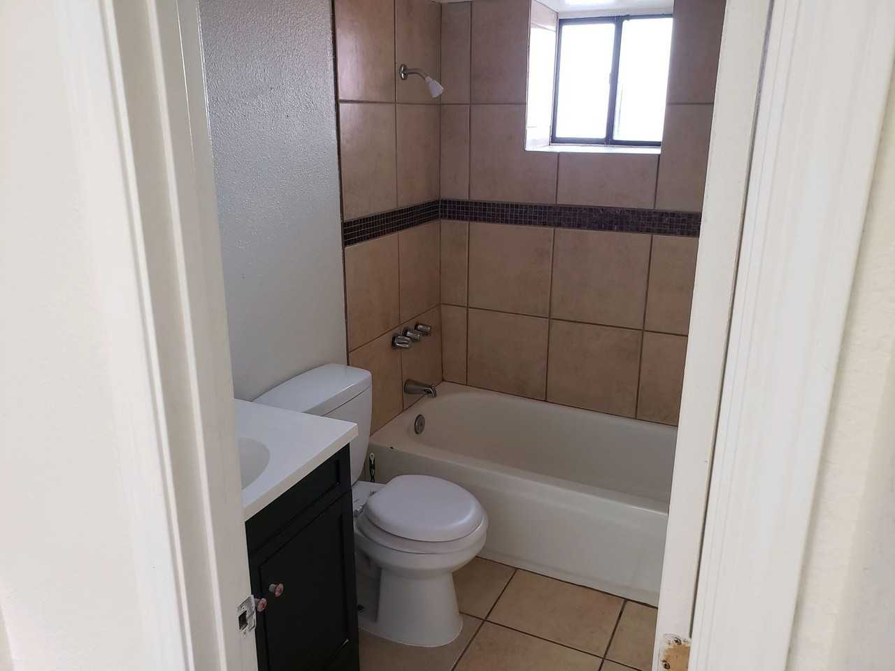 525 Slate Ave Ne - Photo 2 of 6